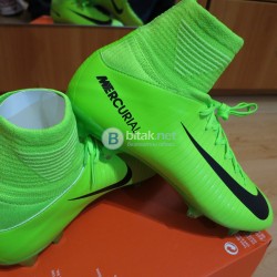 NIKE JR MERCURIAL SUPERFLY V CR7 FG - футболни обувки с чорап. Номер 37.5