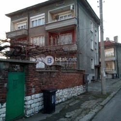 продавам апартамент