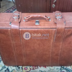 Продавам кожен куфар